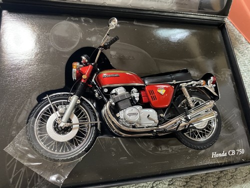 Scale 750 red - cb,
